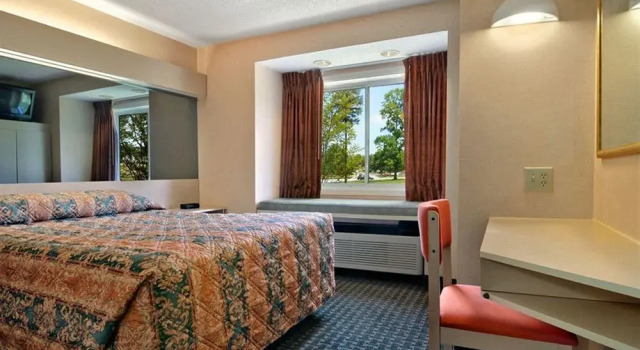 Regency Inn and Suites Atlanta / Lawrenceville GA, Buchen Sie Hotel Lawrenceville Georgia
