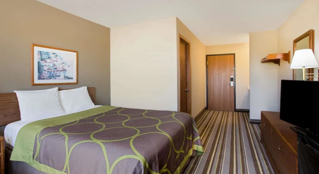 Четырёхместный номер Standard Super 8 by Wyndham Charles City