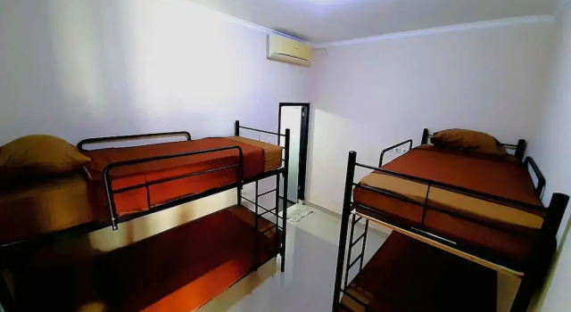 Safe House Bed and Breakfast - Hostel - Adults Ony, Забронировать Хостел Отели провинции Бали с завтраком, Завтраки