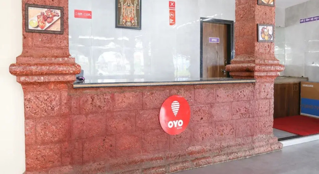 OYO 16138 Raj Palace