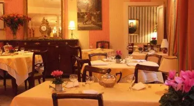 Les Lions De Beauclerc, Book Hotel Lyons-la-Foret 