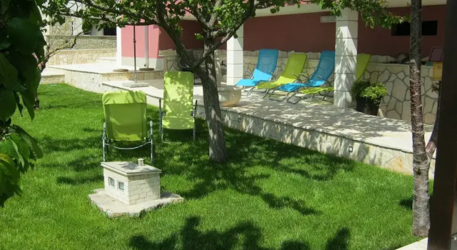 Семейные апартаменты с 3 комнатами с балконом Apartment Marinely