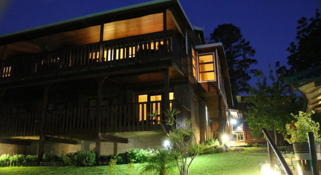 Pumula Lodge 4 Star Guesthouse Knysna, Забронировать Отель «постель и завтрак» Hunter's Home Найсне
