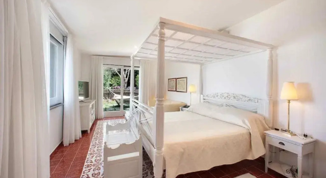 Amore Rentals - Villa Bianca, Забронировать Вилла Отели Сорренто 4 звезды, рядом с Piazza Sant'Antonino, 4*