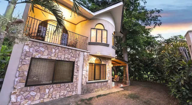 Pura Vida House Cabo Blanco