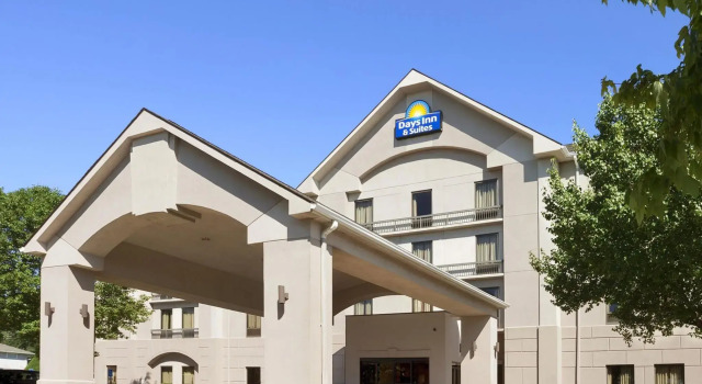 Номер Standard Days Inn & Suites by Wyndham Cedar Rapids