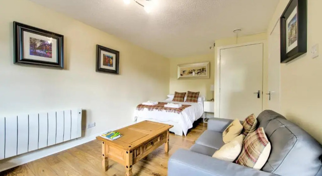 Апартаменты Stunning Studio Apartment Castle View