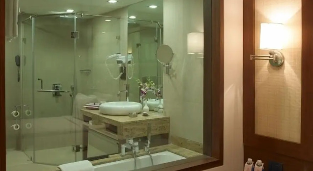 Двухместный номер Deluxe с балконом Royal Orchid Resort & Convention Centre, Yelahanka Bangalore