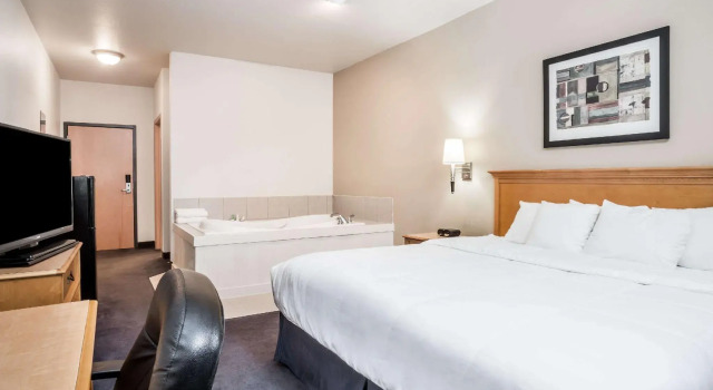 Двухместный люкс Deluxe Baymont by Wyndham Indianapolis Northeast