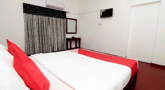 Hotel Bluemoon By OYO Rooms, Забронировать Отель Отели Западной провинции 3 звезды, 3*