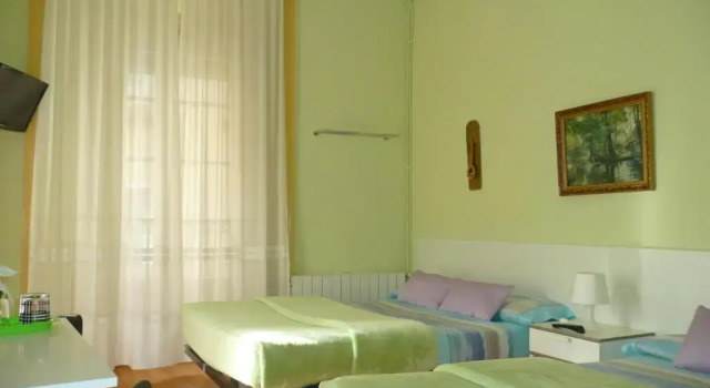 Трёхместный номер Standard Hostal Loyola