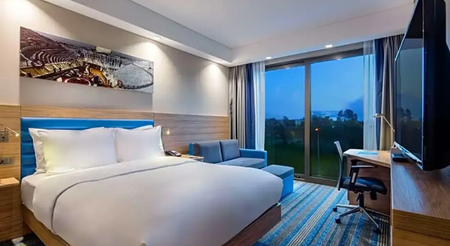 Двухместный с диваном номер Standard Hampton By Hilton Izmir Aliaga