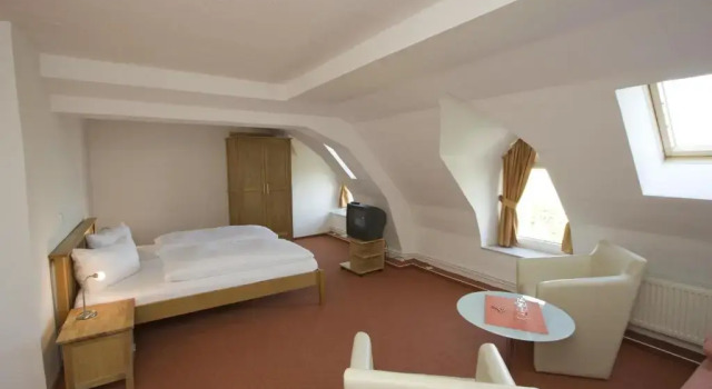 Hotel zum alten Kornspeicher, Забронировать Отель Каролинензиль East Frisia
