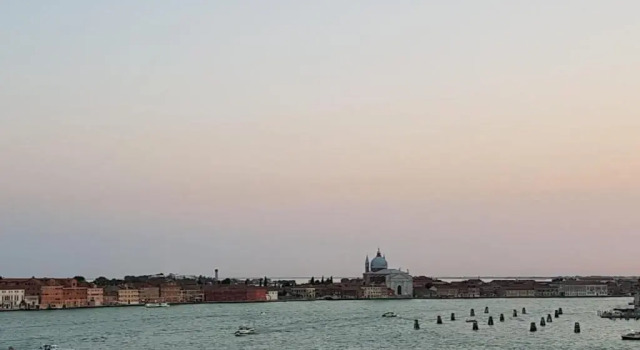 Angela di Venezia House, Забронировать Отель Джудекка Венеция, рядом с Accademia Bridge