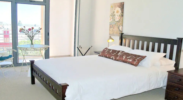 Majestic Loft Muizenberg Beachfront, Забронировать Отель Мёйзенберг False Bay, рядом с SAPS Museum