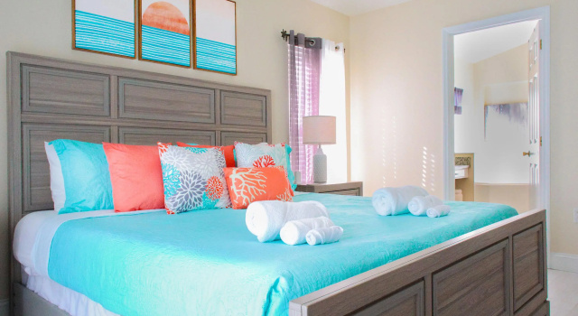 Modern Villa with Games Room & Lake View Pool, Kissimmee, US