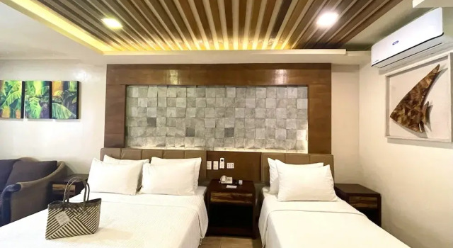 Номер Premier с балконом и с видом на бассейн Red Coconut Beach Hotel Boracay