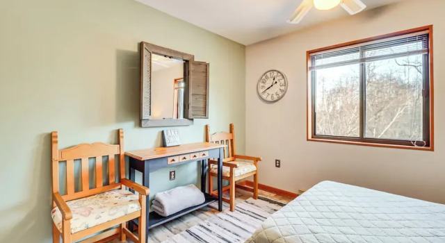 Private Spa, Fire Pit & Deck: Poconos Home!, Book Feriehus Villaer i Camelback, Villa