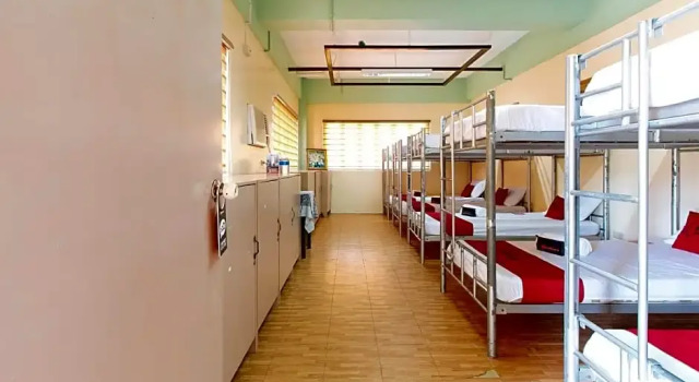 Кровать в общем номере RedDoorz @ Arimbay Legazpi City