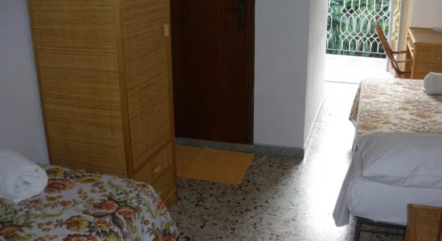 Pensione Villamare, Book Hotel Hoteller i Sant'Alessio Siculo med parkering, Parkering
