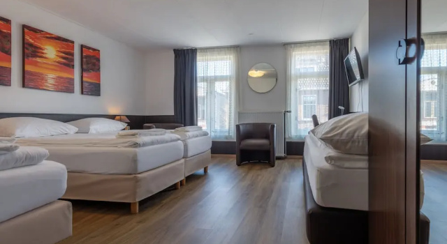 Четырёхместный номер Classic Hotel Randenbroek