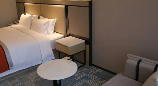 Люкс Business Zhongcheng Holiday Hotel (Shijiazhuang Railway Station Tatan Trade City Branch)