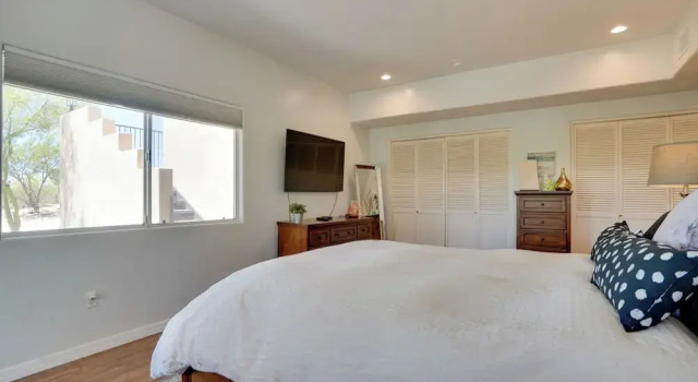 Updated Tucson Home w/ Panoramic Mtn Views & Pool!, Rezerwuj Dom wakacyjny Tucson Arizona