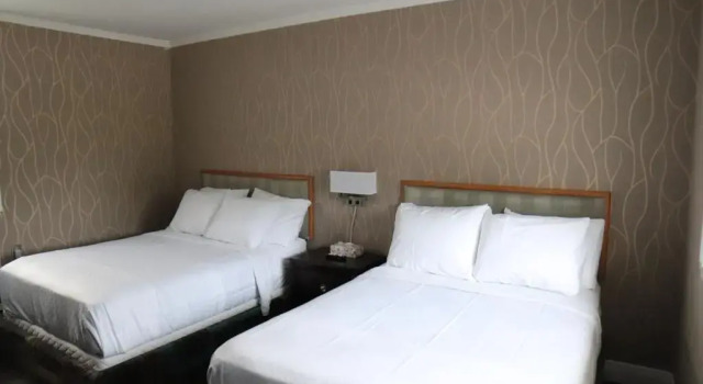 Четырёхместный номер Standard Walkerton Inn Motel