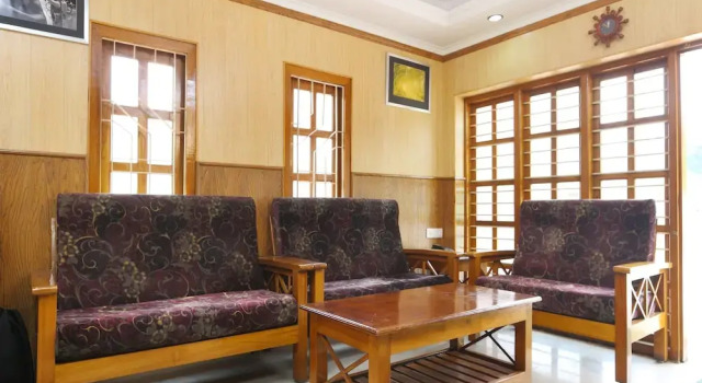OYO 13807 Hotel Gurupriya