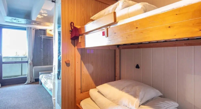 Apartment With Ski Access