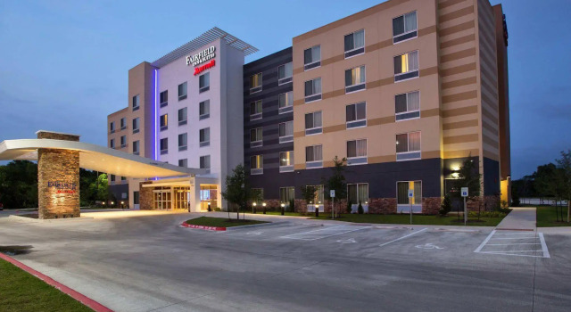 Fairfield Inn & Suites by Marriott Austin San Marcos, Забронировать Отель Сан-Маркос Texas Hill Country