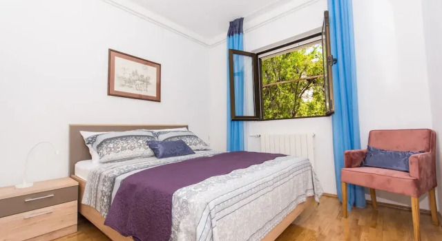 House Ruzmarin, Varaa Hotelli Hotellit Split-Dalmatia pysäköinnillä, Pysäköinti