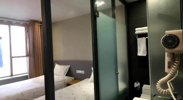 Standardowy dwuosobowy pokój Fengma Feiyang Hostel