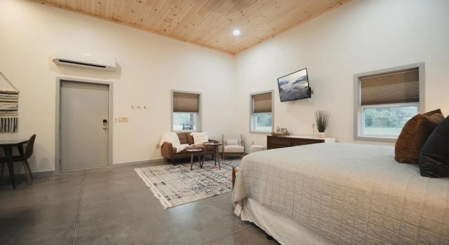 The Boho Barn 1 Bedroom Farmhouse by RedAwning, Забронировать Дом для отпуска Севьервилл Great Smoky Mountains National Park