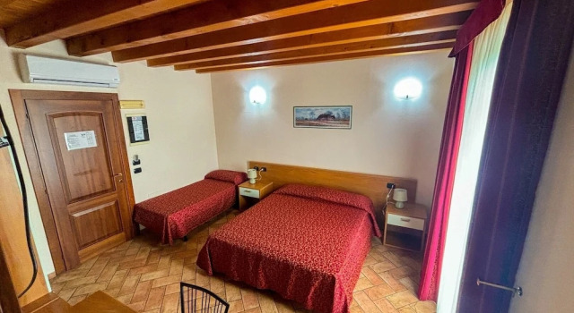 Трёхместный номер Standard с балконом Hotel Agli Ulivi