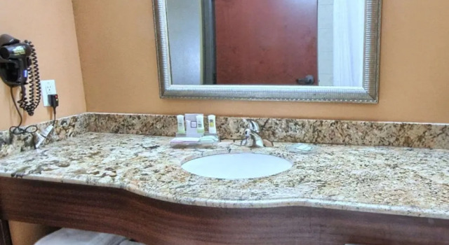 Двухместный номер Standard Country Inn & Suites by Radisson, Dearborn, MI