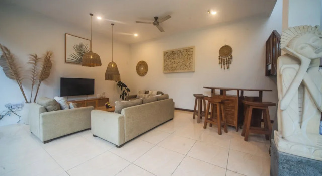 3BR Villa White Rose Central Canggu, Varaa Villa Mökit kohteessa Bali, Mökki