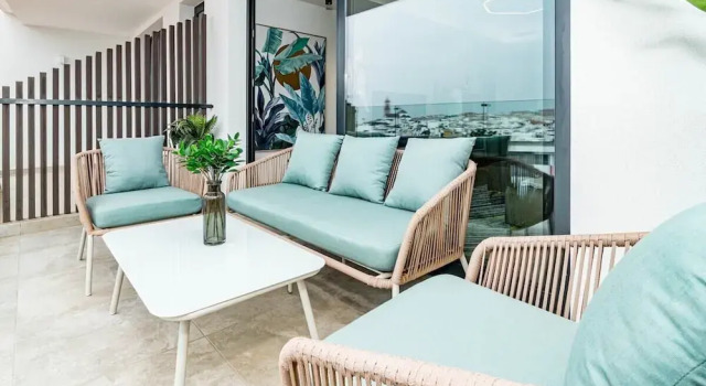 Inf2.5e- Tastefully Furnished Flat, Estepona Cente