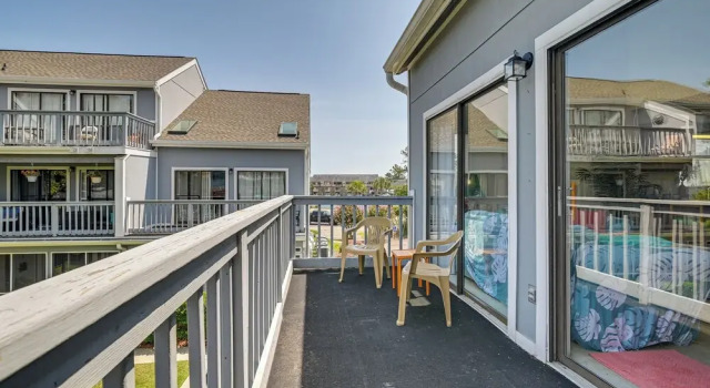 Balcony & Community Perks: Condo in Surfside Beach, Забронировать Апартаменты/квартира Апартаменты Южной Каролины, Апартаменты/квартира