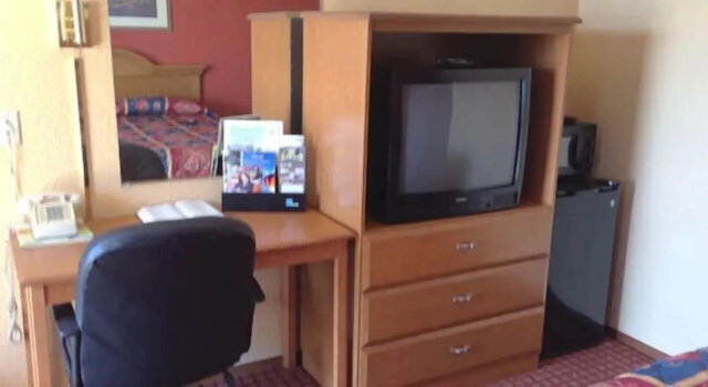 Номер Economy DeQueen Courtyard Inn