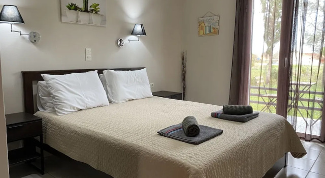 Двухместные апартаменты с видом на сад Alexander Apartments