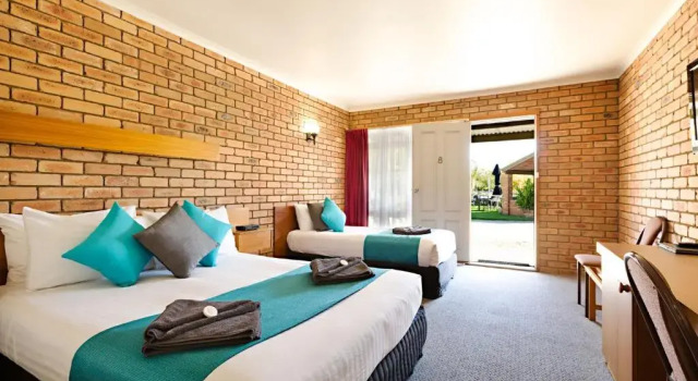 Двухместный люкс Statesman Motor Inn