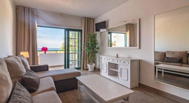 Modern apartment in Santa Cruz de Tenerife with sauna, Забронировать Апартаменты/квартира Адехе Teide National Park, рядом с Пляж Ла-Пинта