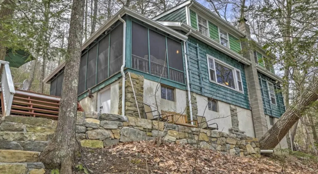 Dainty New Preston Cottage w/ Dock & Lake Views!, Boek Vakantiehuis New Preston Connecticut