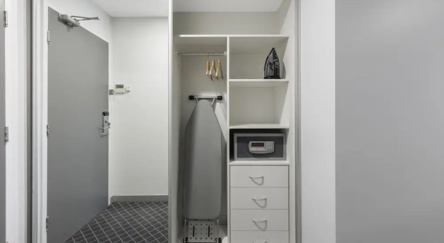 Двухместный люкс с балконом Holiday Inn & Suites Sydney Bondi Junction by IHG