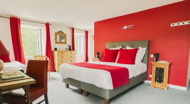 Трёхместный номер Superior Logis Hôtel Le Manoir Des Portes