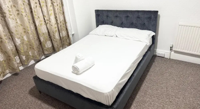 Central 4 Bed House - Sleeps 8 & Free Parking, Забронировать Отель Отели Саутгемптона 3 звезды, рядом с Театр «Мэйфлауэр», 3*