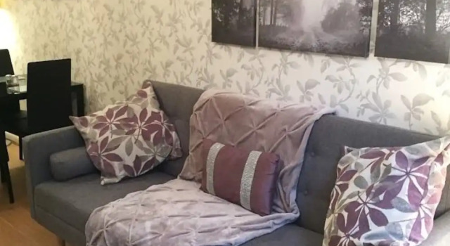 Manor Royal, Забронировать Отель Кроли Западный Суссекс, рядом с Железнодорожный вокзал Три-Бриджес