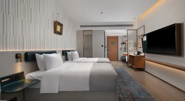 Linfen Wanda Yuehua Hotel
