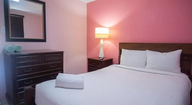 Relaxing Central Bright Shared Pool Garden, Varaa Hotelli Noord Aruba